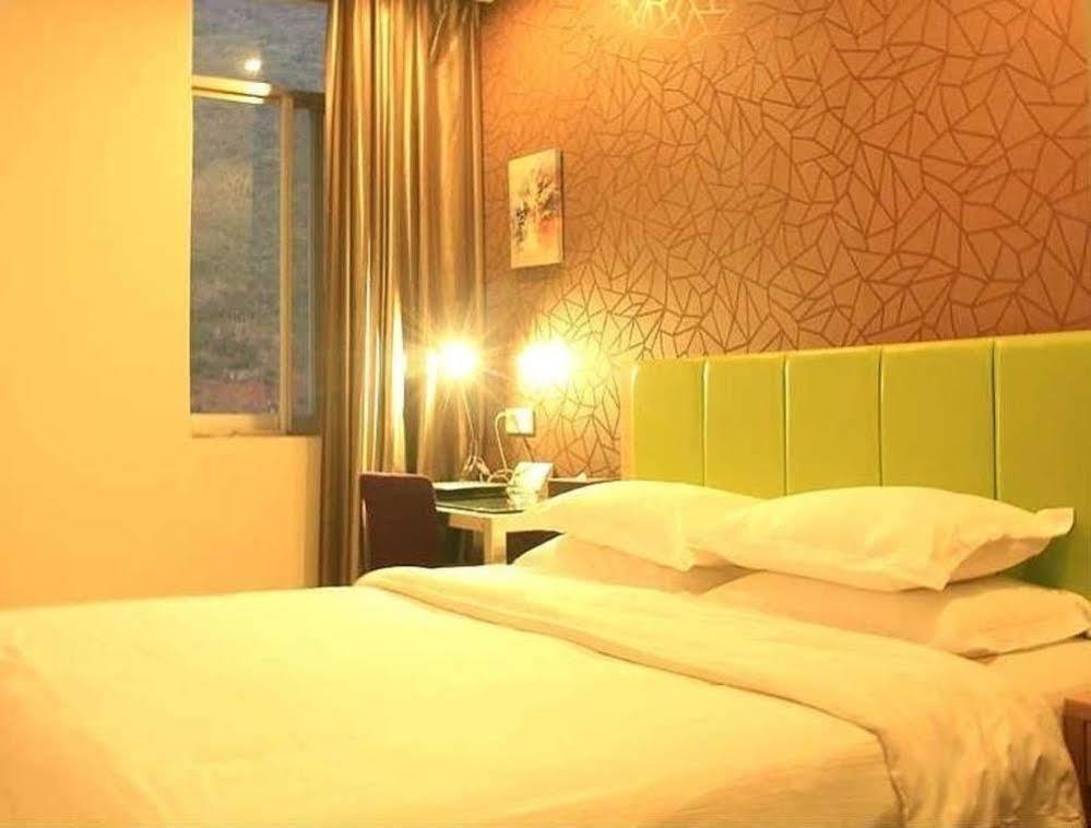 Yangshuo Harbour View Hotel Exterior photo